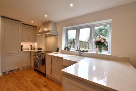 1 Barn Meadow Close, Church Crookham, Fleet, GU52 0YB