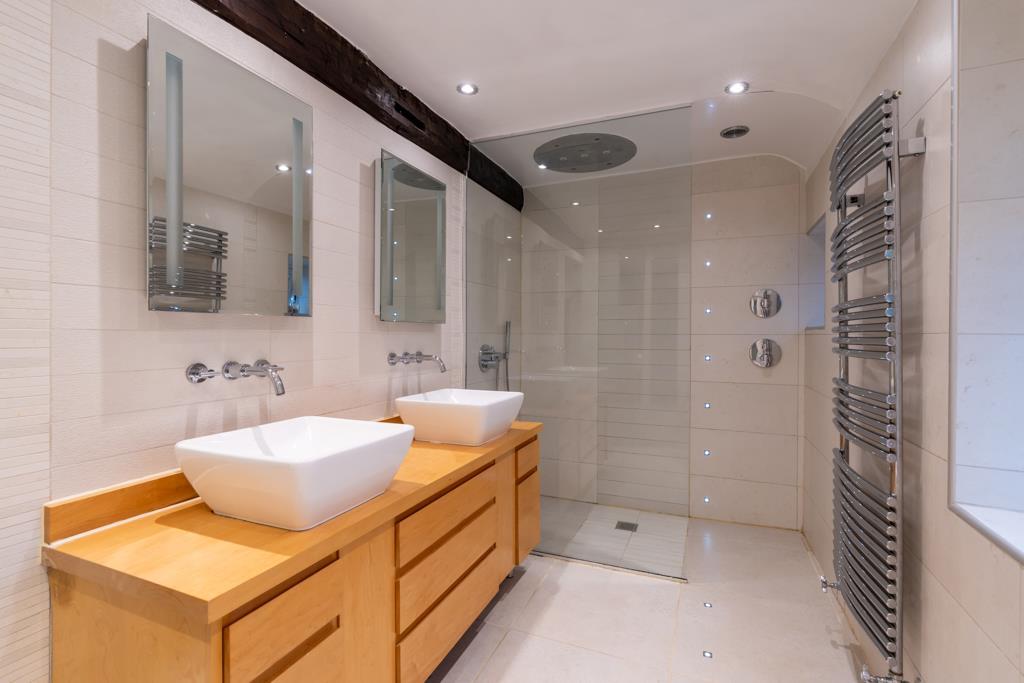 Master En-Suite