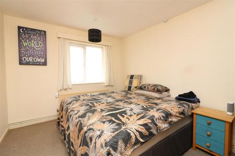 1 bedroom flat for sale, Hedgebrooms, Welwyn Garden City, Herts, AL7