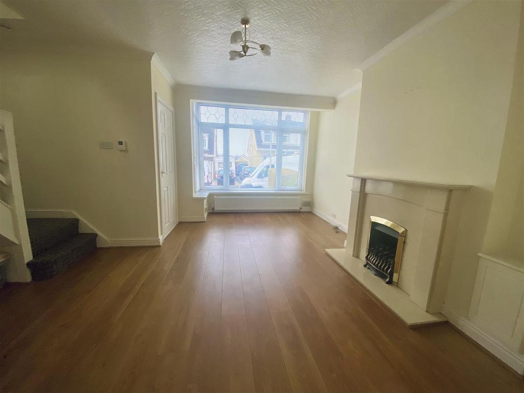 Ash Grove, Killay, Swansea 3 bed semidetached house for sale £229,000
