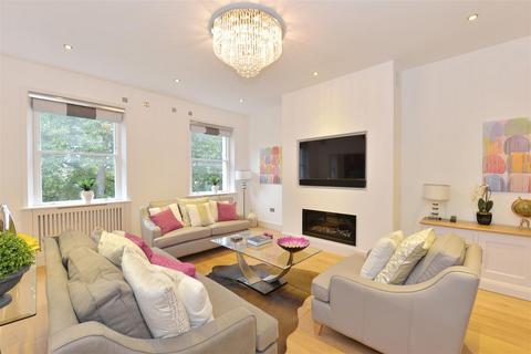 3 bedroom flat to rent, Lowndes Square, SW1X