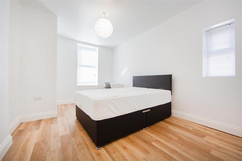 4 bedroom apartment to rent, Flat A, Queens Road, Jesmond, Newcastle Upon Tyne