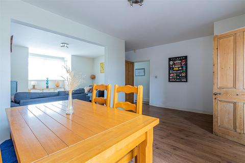 16 Theobald Road, Cardiff, CF5 1LR