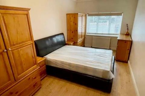 2 bedroom maisonette to rent - Lampton Road