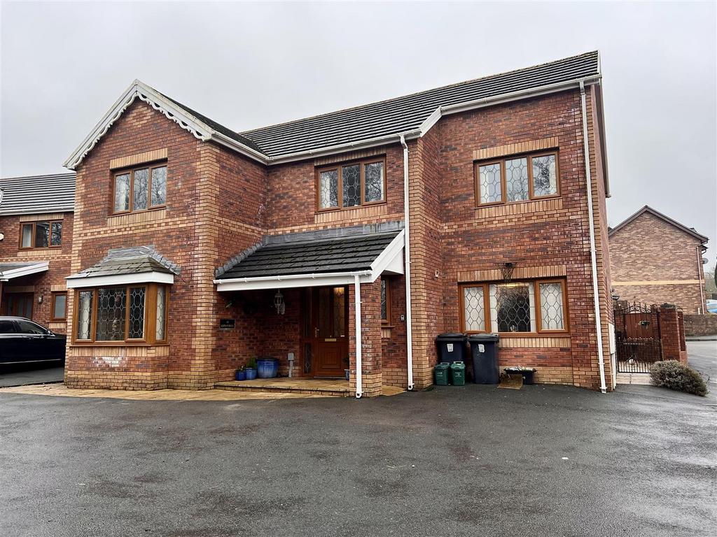 Llys Y Deri, Hopkinstown, Ammanford 4 bed detached house for sale £