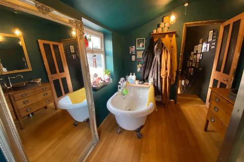 76 Alcombe Road, Northampton, NN1 3LF