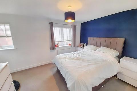3 bedroom semi-detached house for sale, Peckham Chase, Eastergate