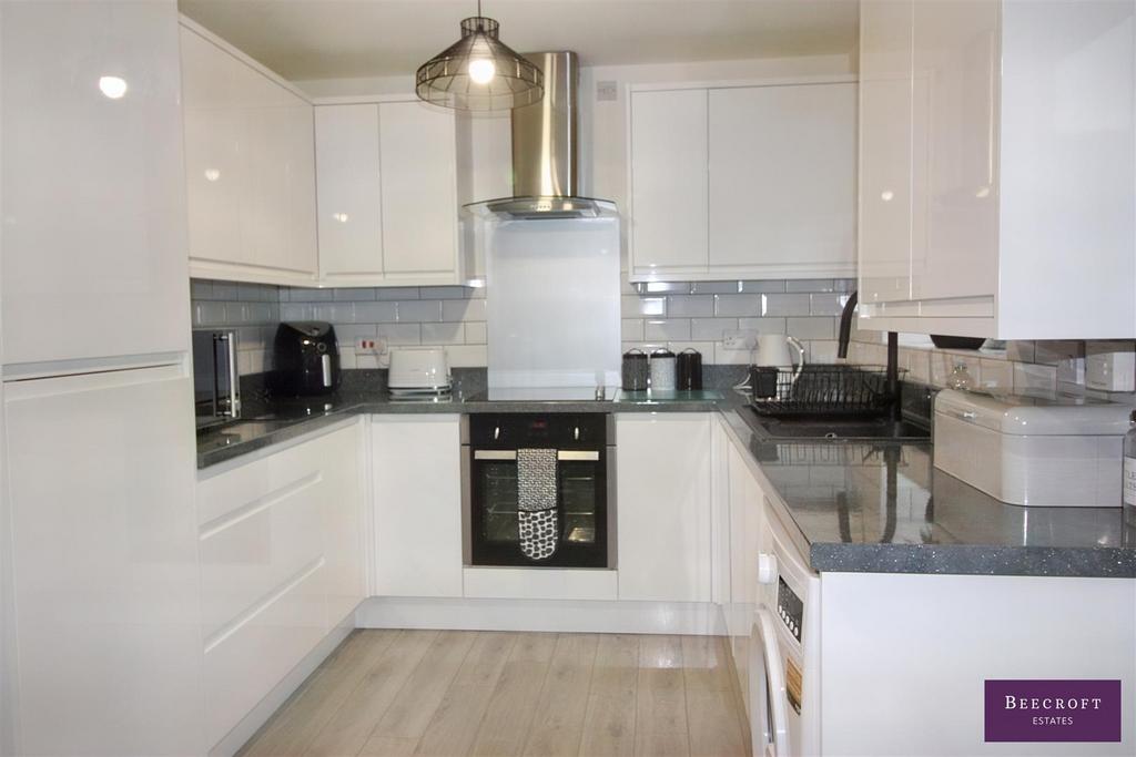 Kingfisher Drive, Wombwell, Barnsley 3 bed townhouse £180,000