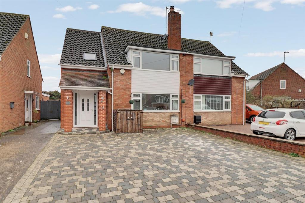 Chosen Way, Hucclecote, Gloucester 3 bed semidetached house £325,000