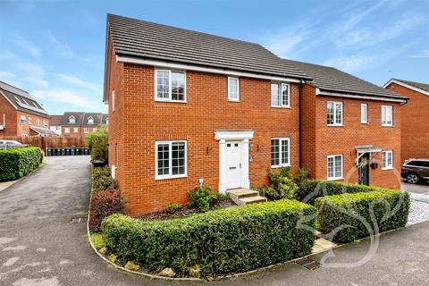 4 bedroom semi-detached house for sale, Guillemot Close, Stowmarket IP14