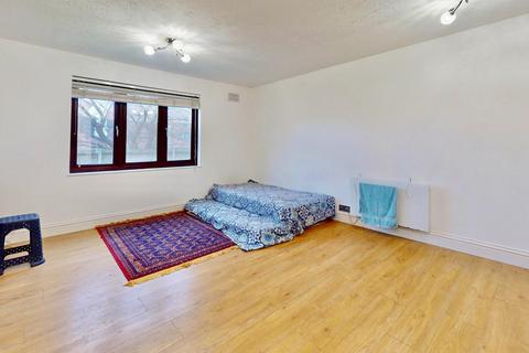 1 bedroom flat for sale - Crucible Close, Chadwell Heath, RM6