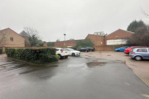 11 Alexander Close, Barnet, EN4 9PW