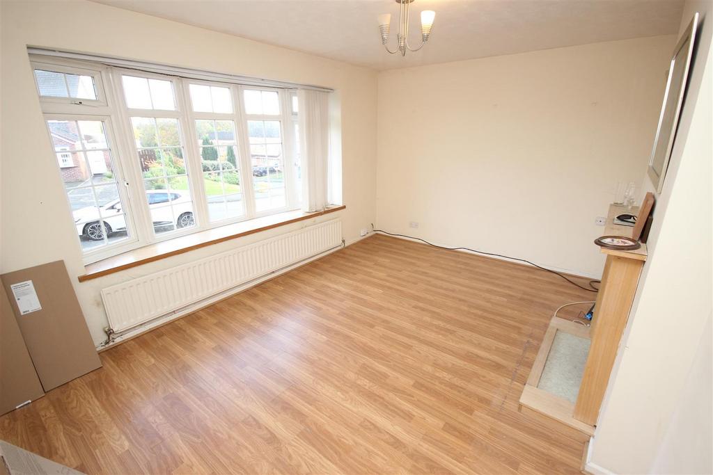 Hardwick Drive, Halesowen B62 2 bed semidetached house £895 pcm (£