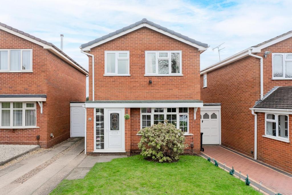 Windsor Close, Lower Gornal 3 bed link detached house for sale £290,000