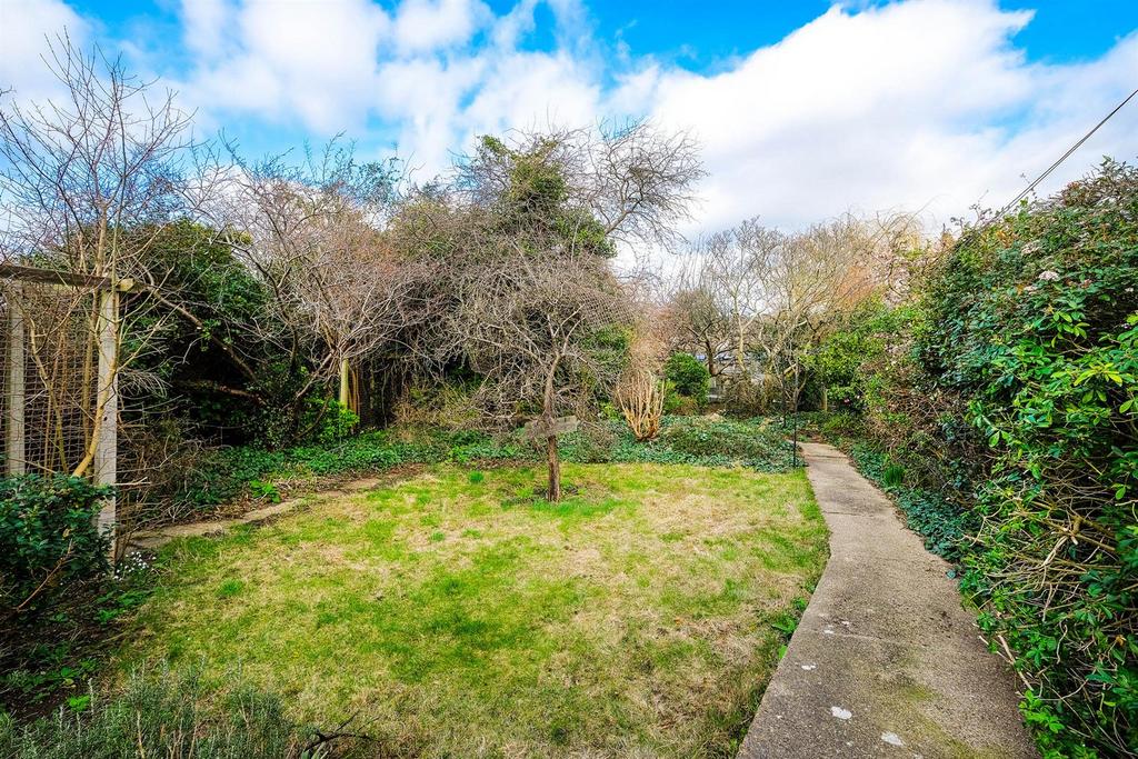 6, Burnham Road-26 resized.jpg