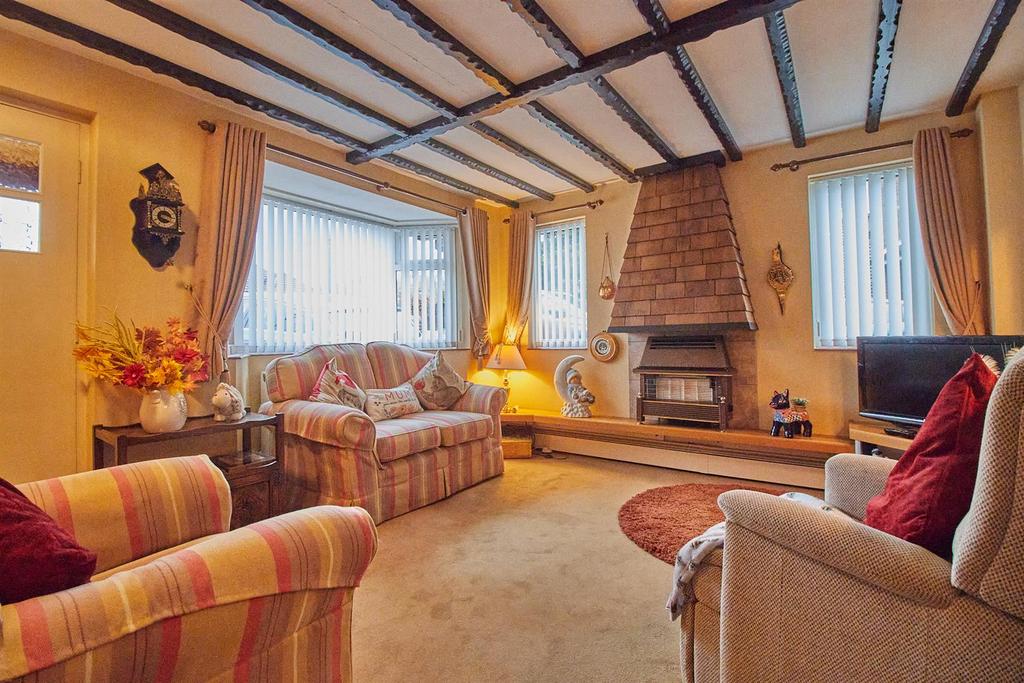 Lounge to front