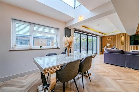 21 Downs Walk, Peacehaven, BN10 7ST