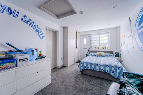 21 Downs Walk, Peacehaven, BN10 7ST