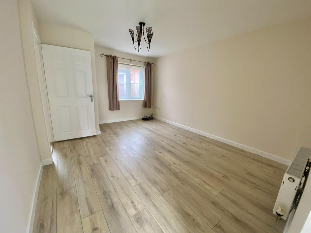 Milburn Drive, St. Crispin, Northampton NN5 3 bed semidetached house for sale £279,950