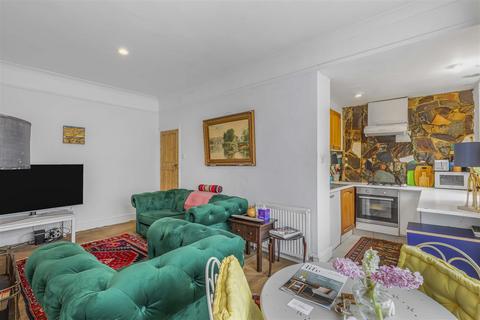 4 bedroom end of terrace house for sale, Kingsway, East Sheen, SW14