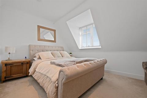 3 Glebe Road, Old Windsor, Windsor, SL4 2PN