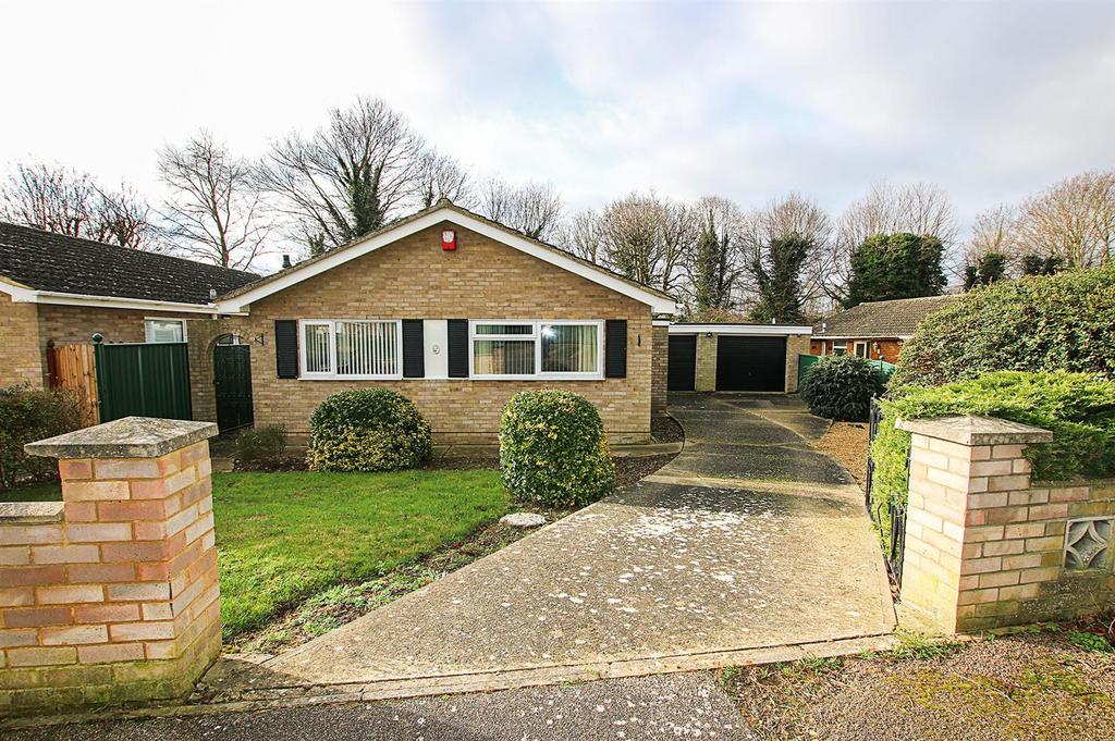 Leaders Way, Newmarket CB8 3 bed detached bungalow for sale £450,000