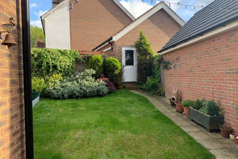 4 bedroom detached house for sale - Field Drive, Crawley Down, RH10