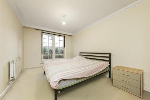 1 bedroom flat for sale, Twickenham Road, Old Isleworth