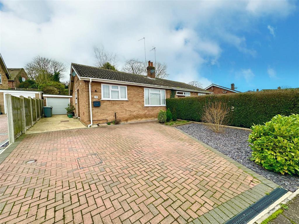 Damgate Close, Acle, NR13 2 bed semidetached bungalow for sale £280,000