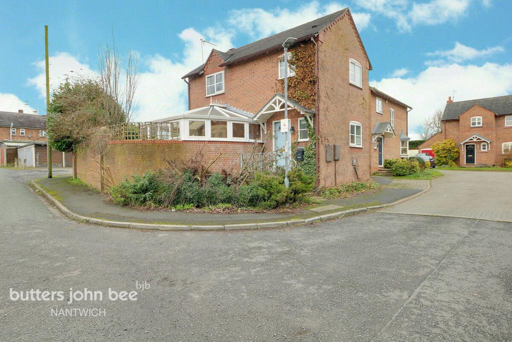 Riverside, Nantwich 2 bed detached house for sale £220,000