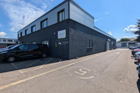 Industrial unit to rent, Unit Q2 Industrial Park, Unit Q2, Penfold Industrial Park, Watford, WD24 4YY