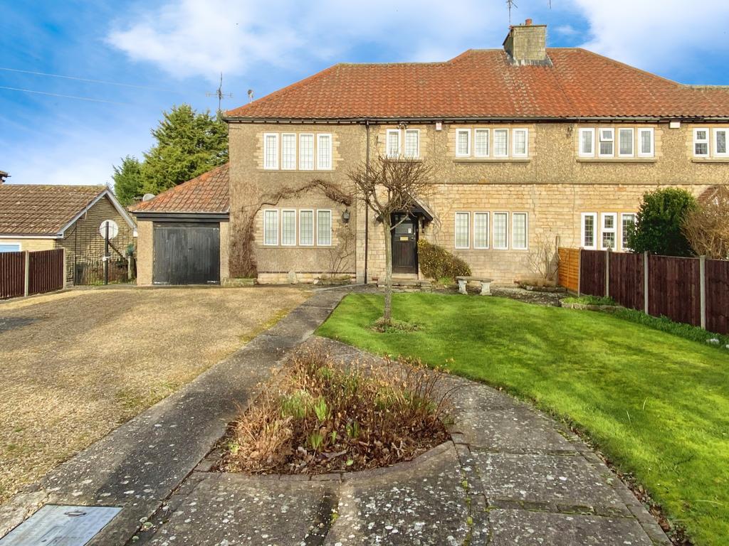 Hill Avenue, Grantham, NG31 3 bed semidetached house for sale £330,000