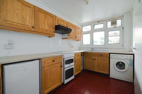 2 bedroom flat for sale, Woking Close
