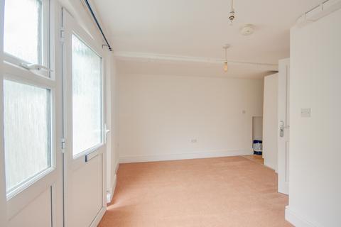 Flat C, 13 Ryecroft Street, Gloucester, GL1 4LZ