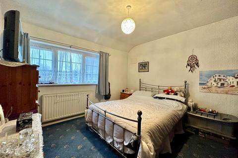 169 Chippenham Road, Romford, RM3 8HT