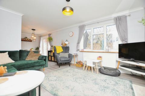 3 bedroom semi-detached house for sale - Clarence Close, Chelmsford
