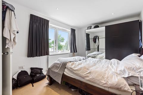 2 bedroom flat to rent, 139 Queens Road Peckham SE15
