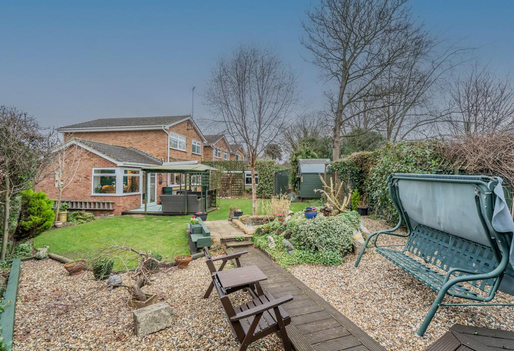 Mardle Road, Leighton Buzzard, Bedfordshire 3 bed detached house for