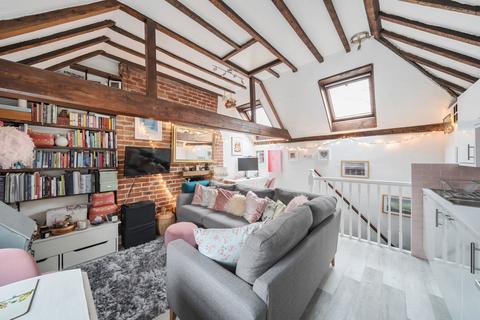 1a Harts Yard, Godalming, GU7 1AS