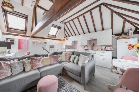 1a Harts Yard, Godalming, GU7 1AS