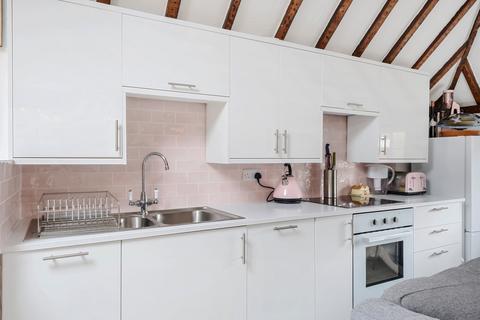 1a Harts Yard, Godalming, GU7 1AS