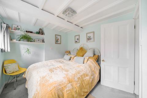 1a Harts Yard, Godalming, GU7 1AS