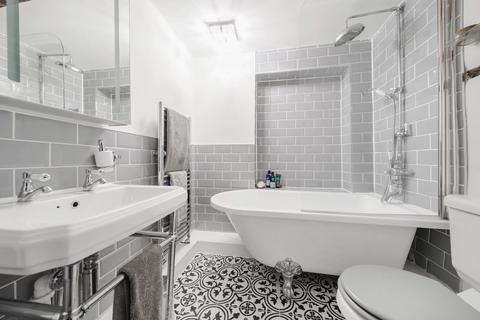 1a Harts Yard, Godalming, GU7 1AS
