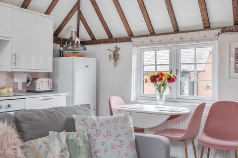 1a Harts Yard, Godalming, GU7 1AS