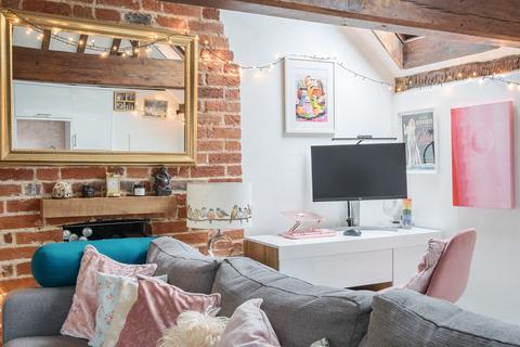 1a Harts Yard, Godalming, GU7 1AS