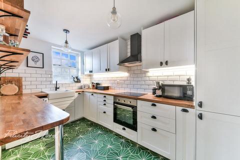 11 Pickering Close, London, E9 7AW
