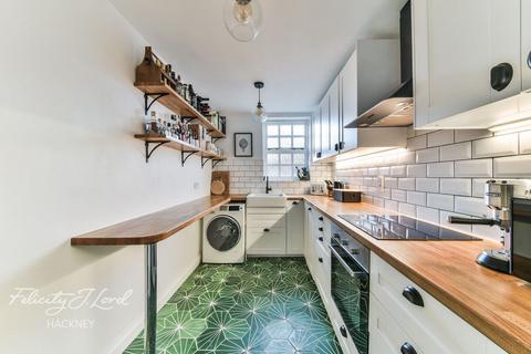 11 Pickering Close, London, E9 7AW