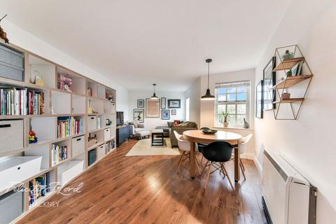 11 Pickering Close, London, E9 7AW