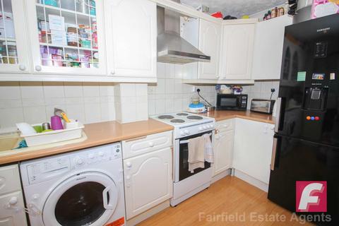 2 bedroom cluster house for sale, Turnberry Court, South Oxhey