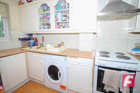 2 bedroom cluster house for sale, Turnberry Court, South Oxhey